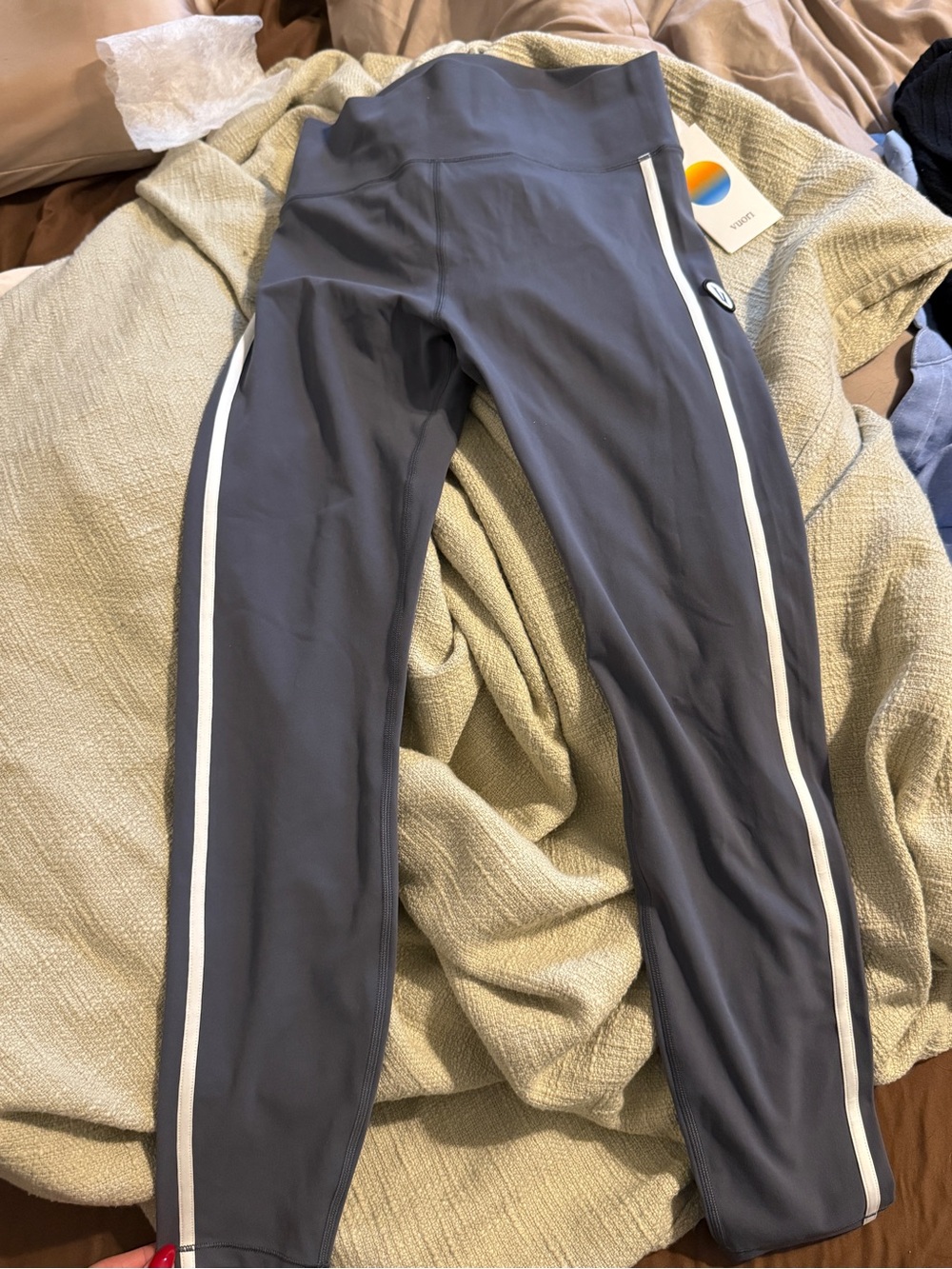 Vuori Navy Leggings with White Side Stripe - Picture 5 of 5